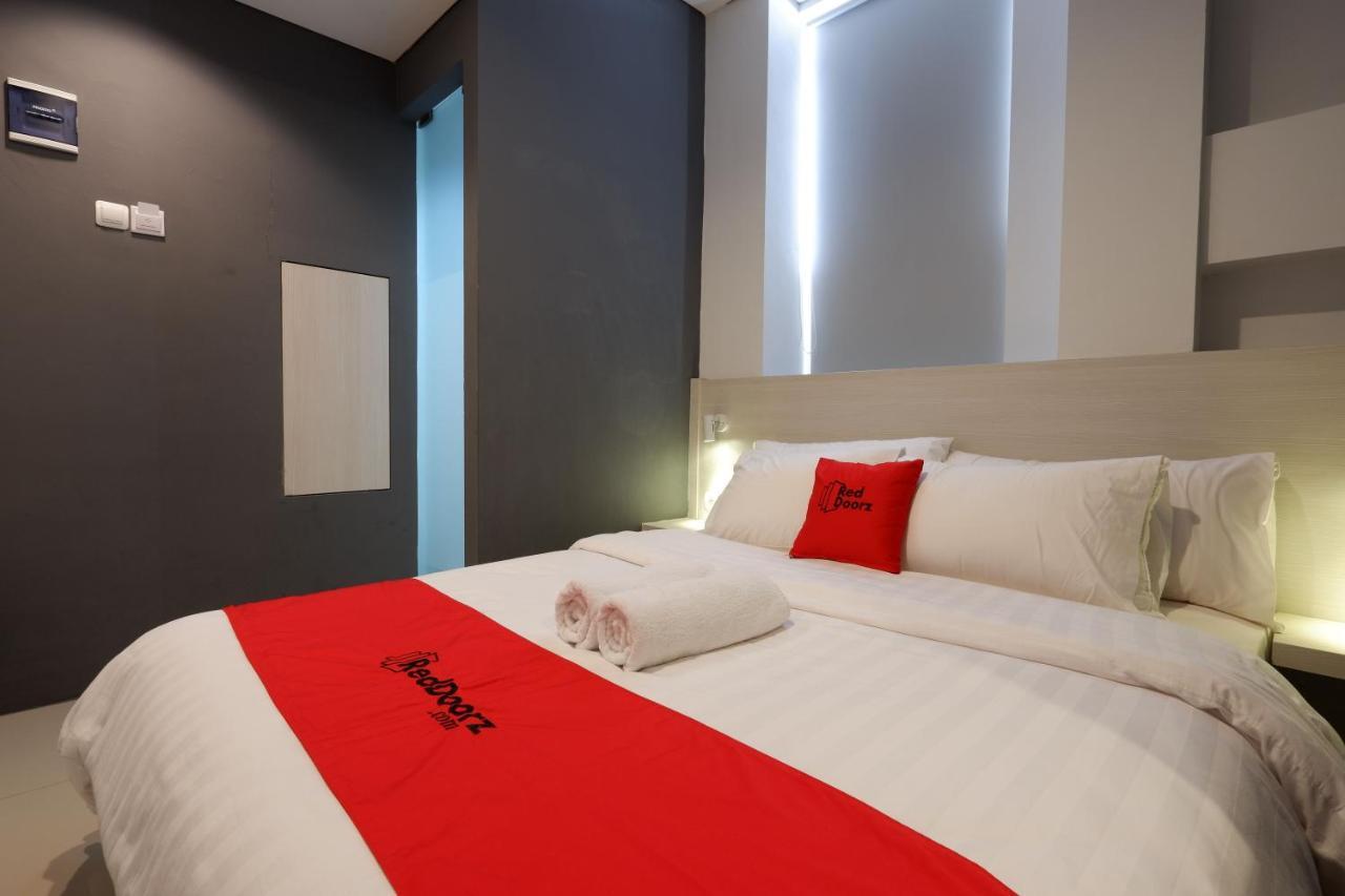 Reddoorz Plus Near Ciputra Mall Simpang Lima スマラン エクステリア 写真