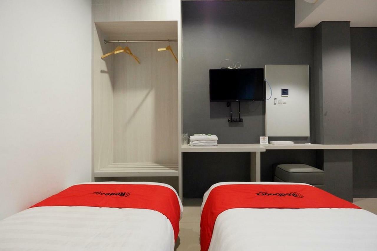 Reddoorz Plus Near Ciputra Mall Simpang Lima スマラン エクステリア 写真