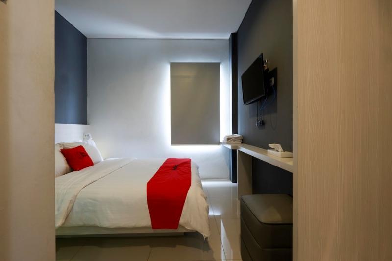 Reddoorz Plus Near Ciputra Mall Simpang Lima スマラン エクステリア 写真